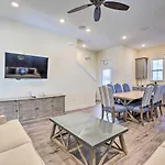 Contemporary Home With Hot Tub 4 Mi To Disney Magic