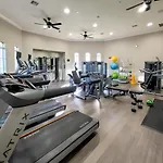 3Br 2Bath Condo Balcony 5Min Conv Center 1410Ft