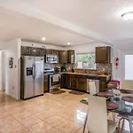 2Br Getaway Private, Pet-Friendly Fast Wi-Fi