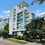3 Bedrm Palace Suite - King Fl Bed & Free Ev Charging