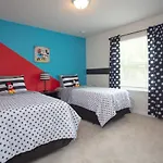 9 Bedroom Vacation Home In Windsor At Westside