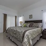 5 Bedroom 3.5 Bathroom Pool Villas