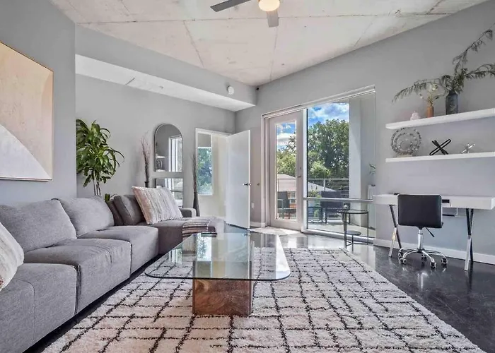 Lovely 2Bdrm 2Bath Thorton Park Condo With Secure Parking