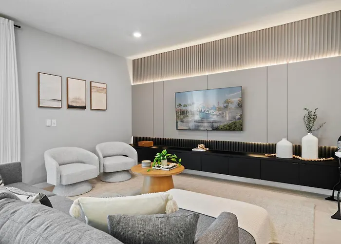 10 Bedrooms- 8 Bathrooms- Windsor Cay16267Sk