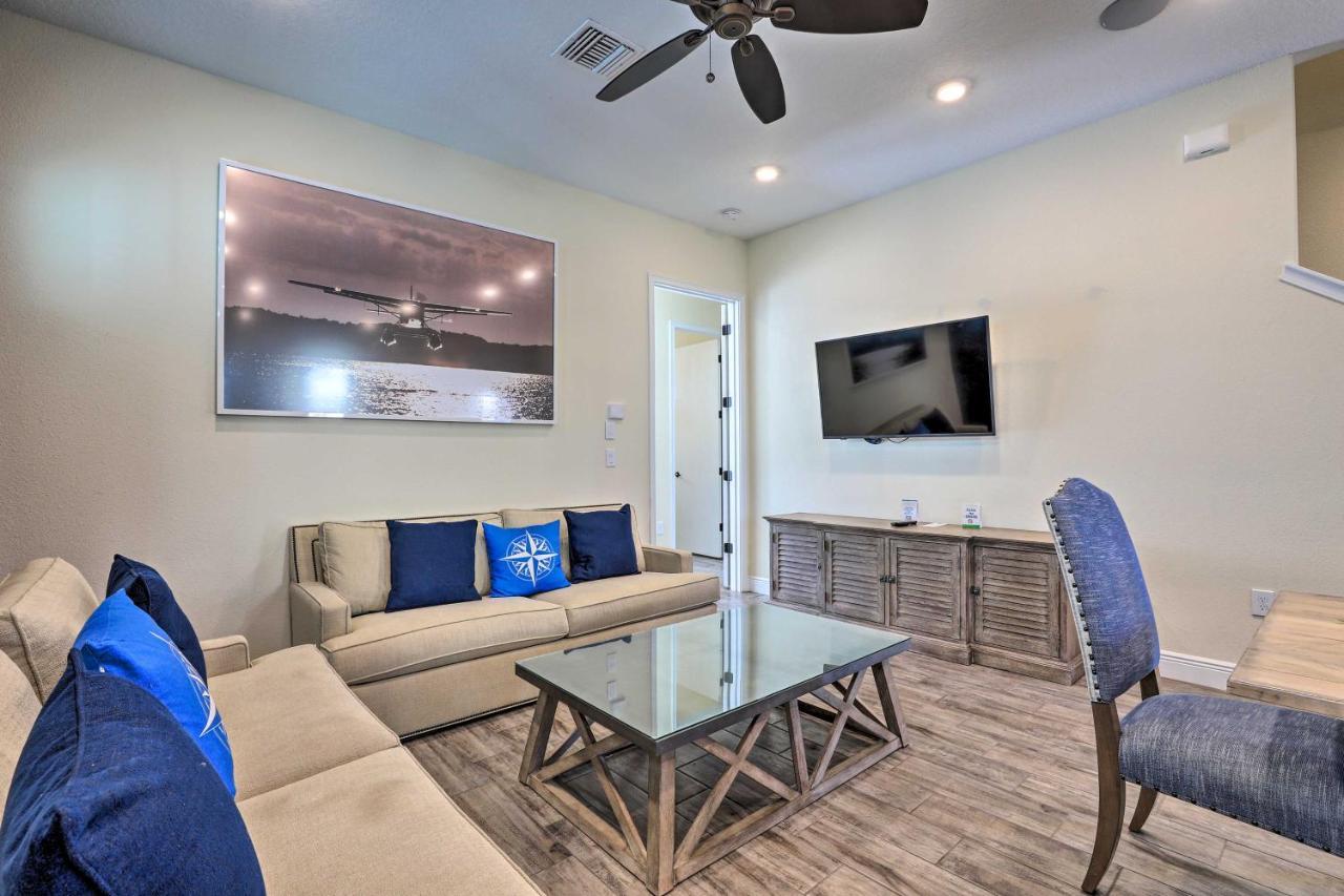 Contemporary With Hot Tub 4 Mi To Magic * Orlando