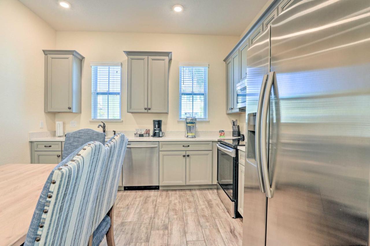 Contemporary With Hot Tub 4 Mi To Magic *