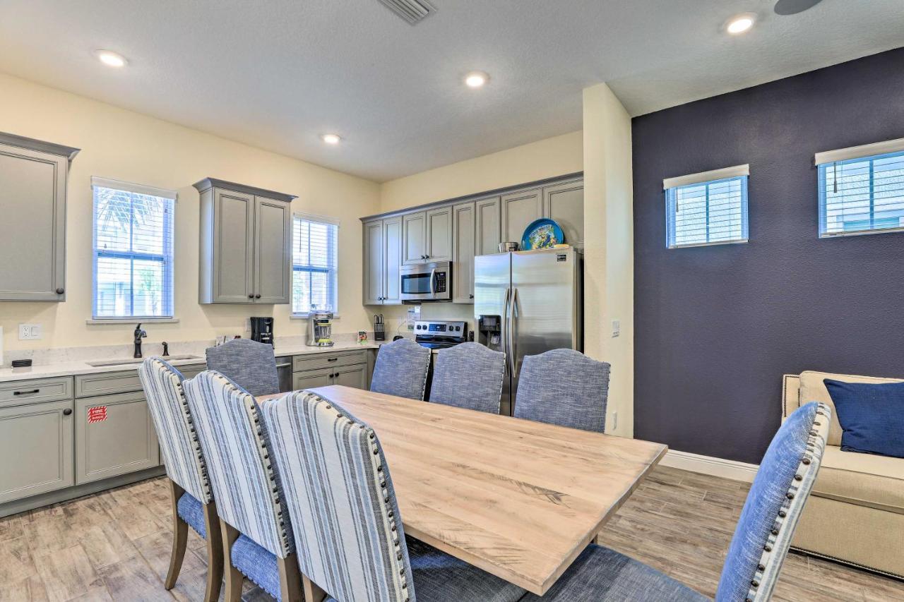 Contemporary With Hot Tub 4 Mi To Magic Holiday home Orlando