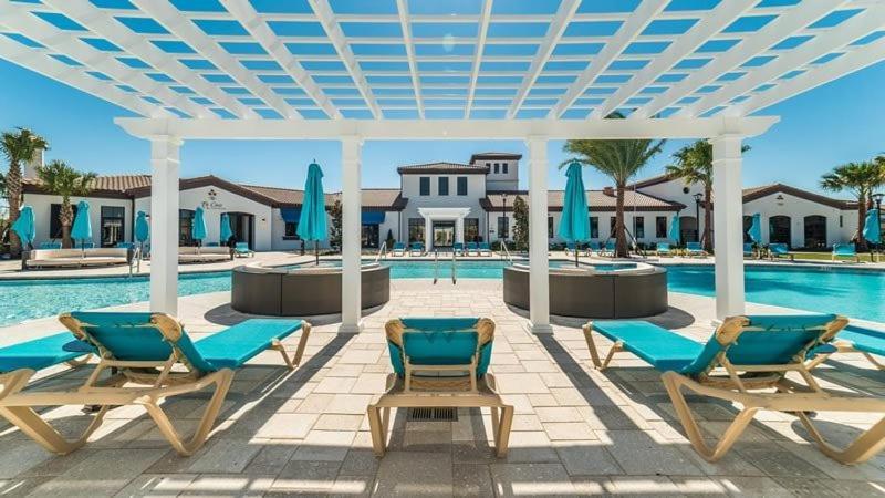 Holiday home Stunning 8 Bedroom 6 Bath Pool At Windsor At Westside
