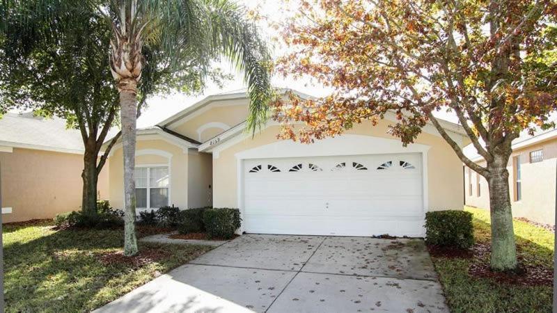 4 Bedroom Pool Minutes From The Major Attractions *