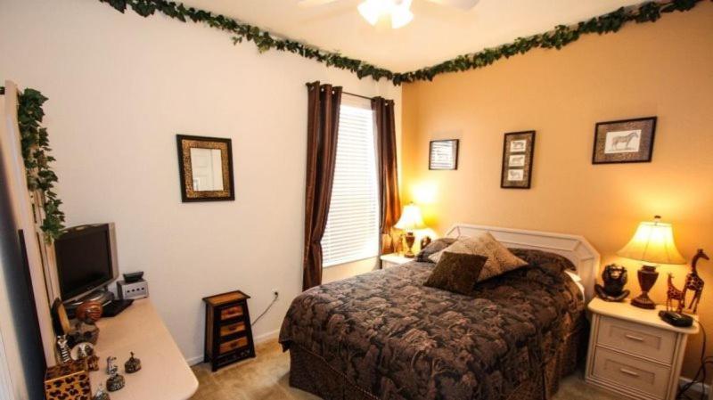 Lovely 4 Bed 4 Bath Pool In Windsor Hills Holiday home *
