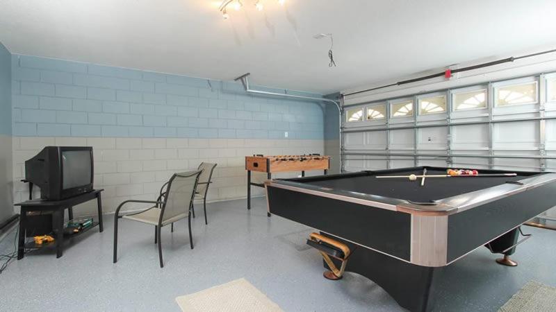 4 Bedroom Pool Minutes From The Major Attractions *