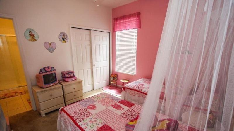 Lovely 4 Bed 4 Bath Pool In Windsor Hills Holiday home *