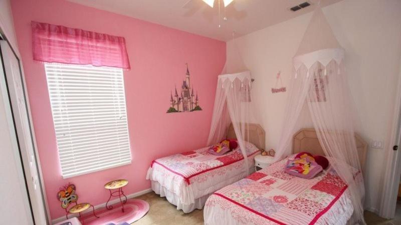 Lovely 4 Bed 4 Bath Pool In Windsor Hills Holiday home