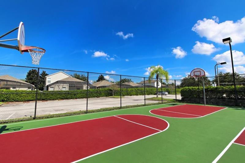 4 Bedroom Pool Minutes From The Major Attractions Holiday home