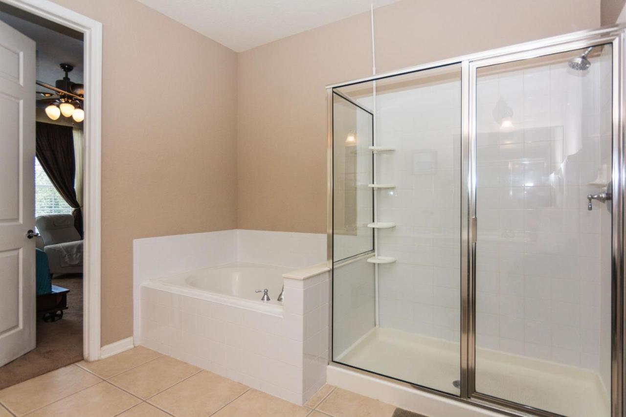 Holiday home 3br 2bath Balcony 5min Conv Center 1410ft