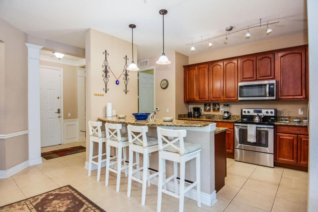 Holiday home 3br 2bath Balcony 5min Conv Center 1410ft *