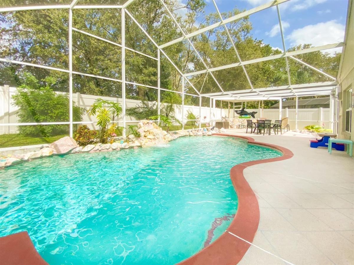Florida Dream Homes: Poolside Paradise With Game * Orlando