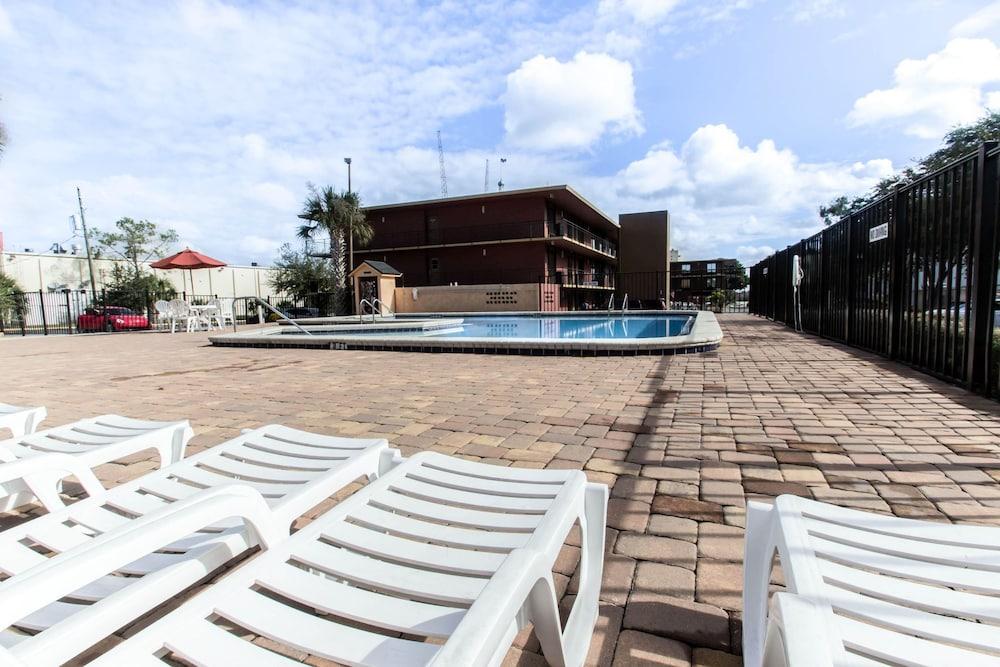 Suburban International Drive Hotel