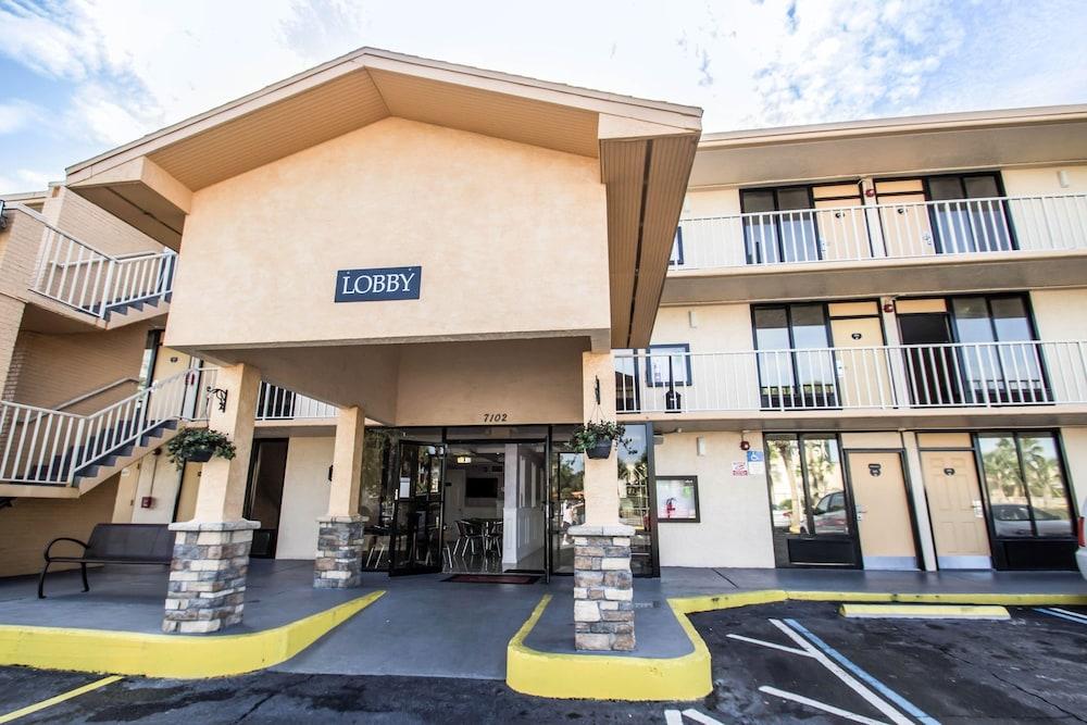 Hotel Suburban International Drive 2*