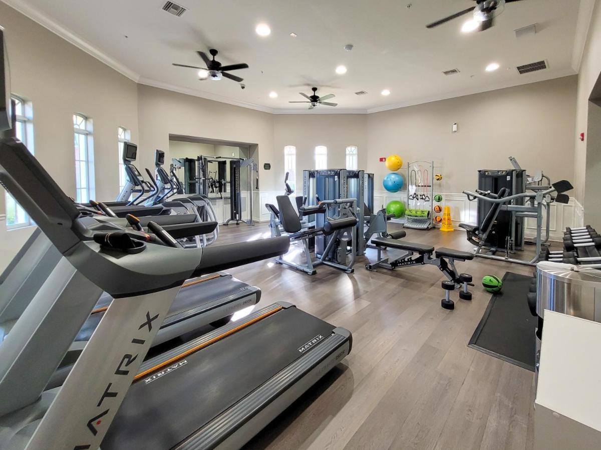 Holiday home 3br 2bath Balcony 5min Conv Center 1410ft *
