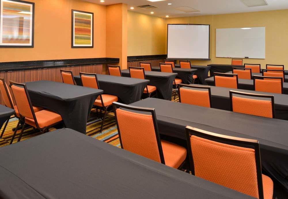 Fairfield Airport Hotel 3*