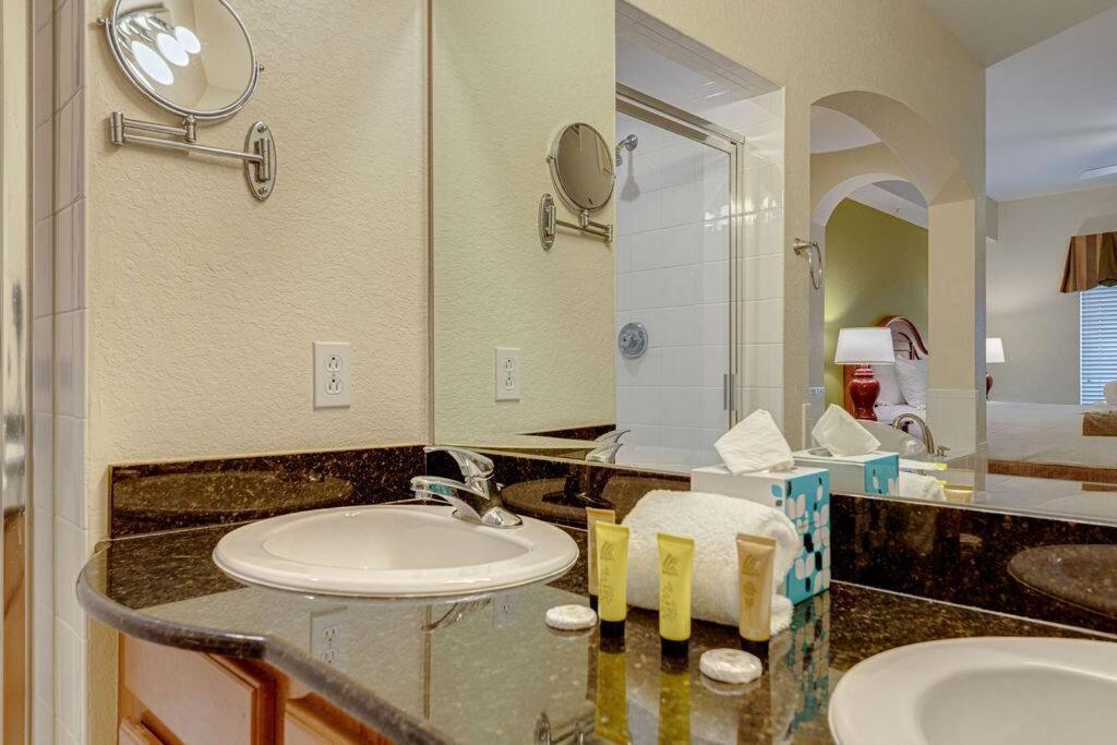 Elegant Retreat Near Disney Apartment