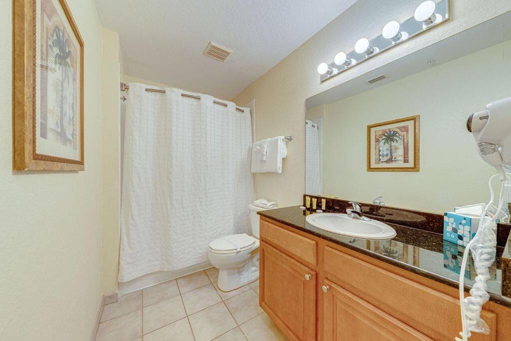 Elegant Retreat Near Disney Apartment