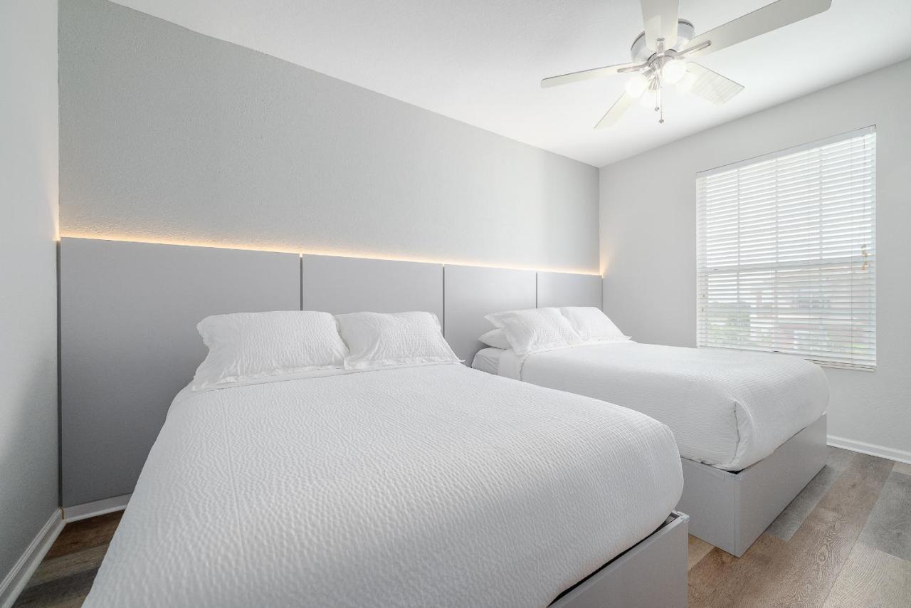 Vista Cay Lakeview Chic Next To Pool Near Theme Parks Walk To The Convention Center Apartment Orlando
