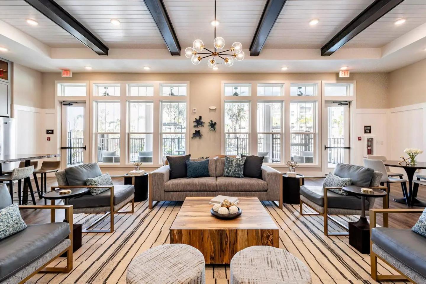 Complete Sleek Modern 10 Min To Parks Pets Allowed, Resort-style Amenities *