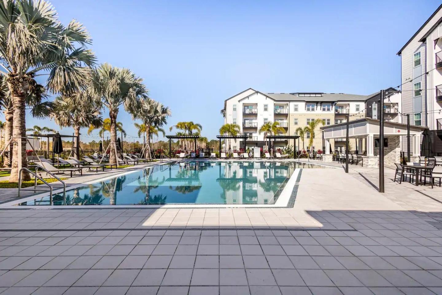 Apartment Complete Sleek Modern 10 Min To Parks Pets Allowed, Resort-style Amenities