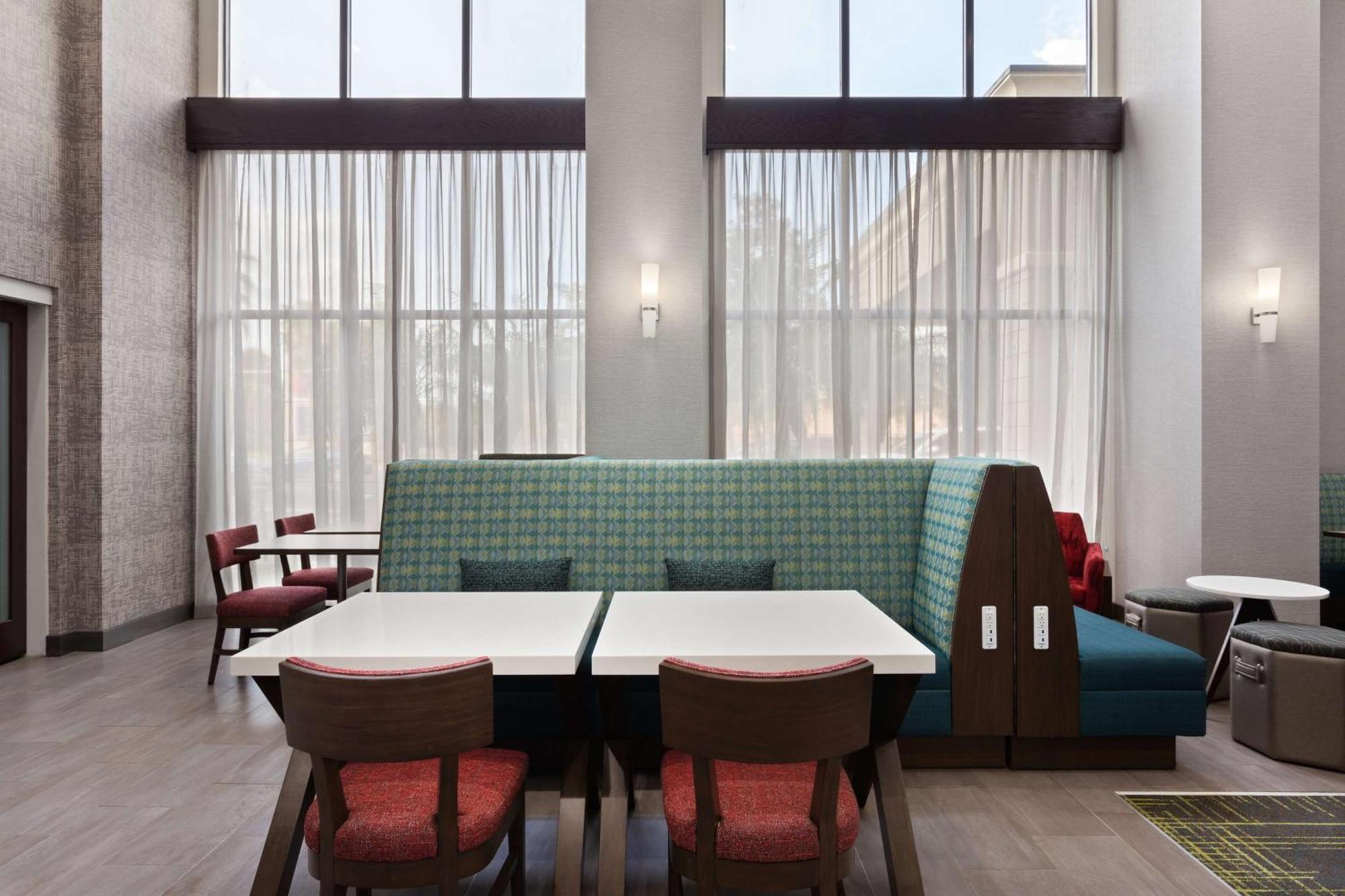 Hampton & International Drive North Hotel 3*