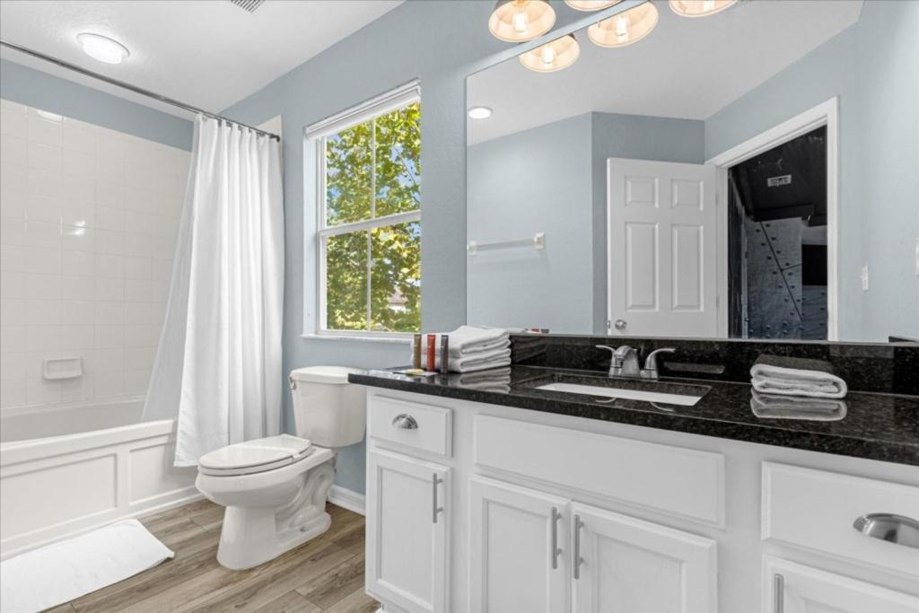 3 Bedrooms - 3 Bathrooms - Regal Oaks 5714 Dd Orlando