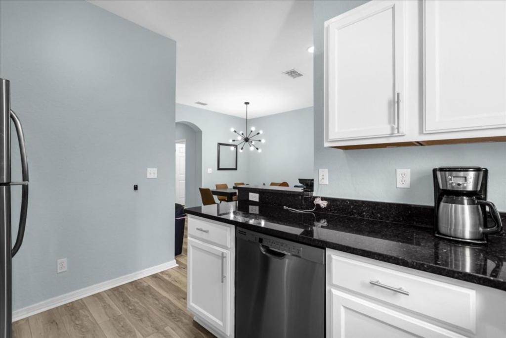 Holiday home 3 Bedrooms - 3 Bathrooms - Regal Oaks 5714 Dd
