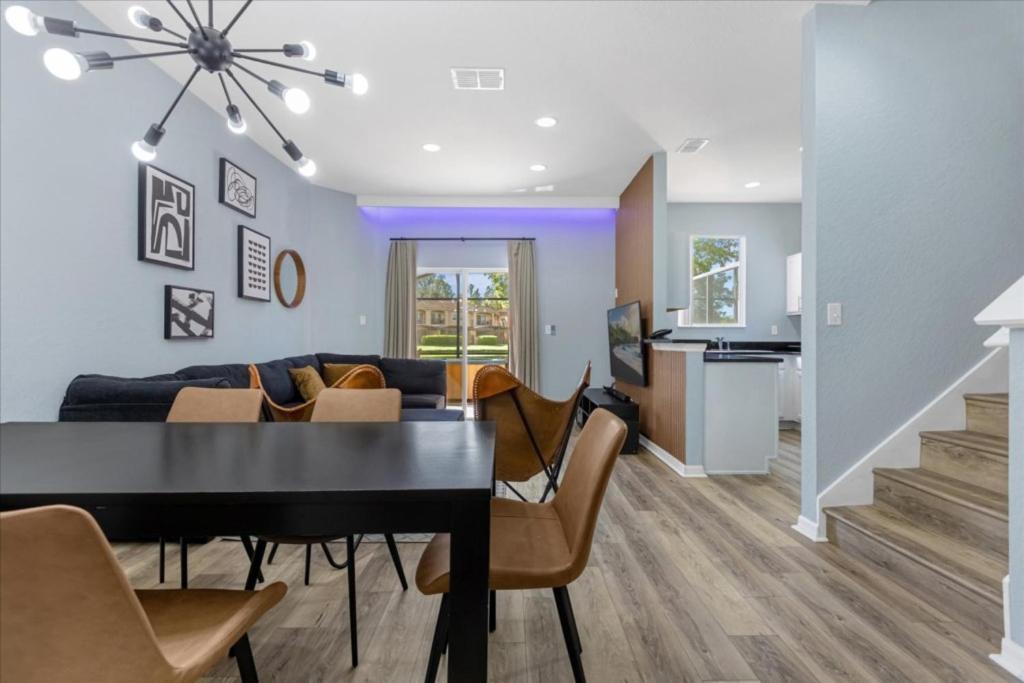 3 Bedrooms - 3 Bathrooms - Regal Oaks 5714 Dd *