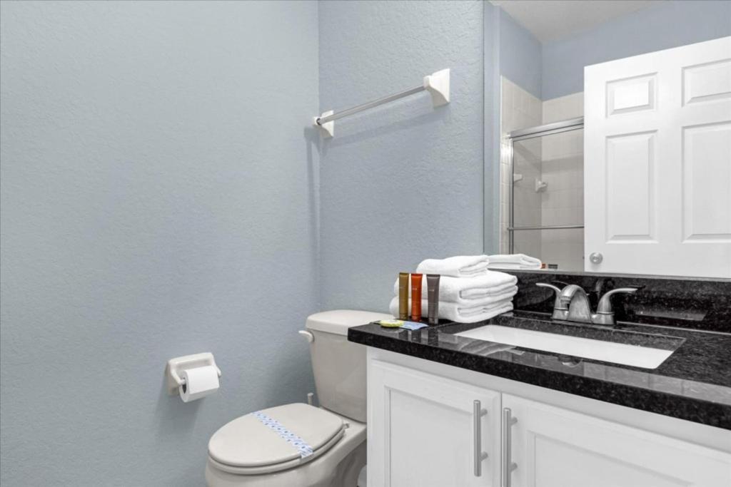 3 Bedrooms - 3 Bathrooms - Regal Oaks 5714 Dd Orlando