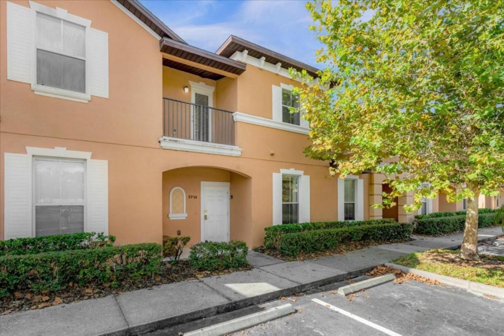 3 Bedrooms - 3 Bathrooms - Regal Oaks 5714 Dd