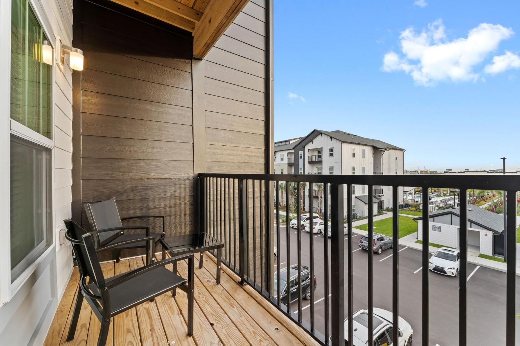 Complete Sleek Modern 10 Min To Parks Pets Allowed, Resort-style Amenities *