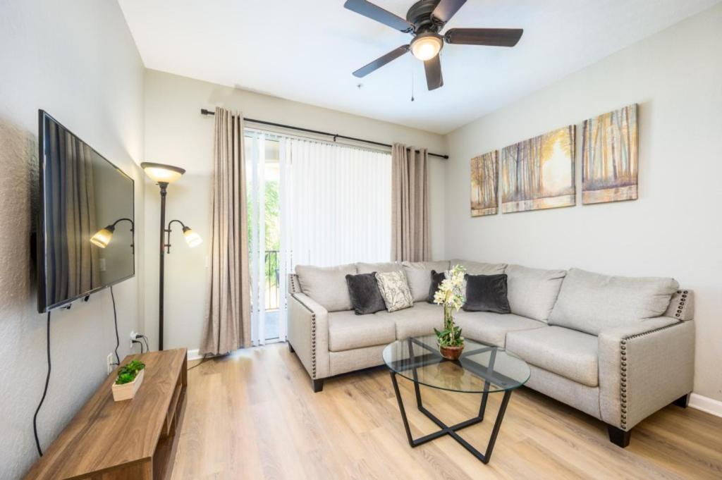 Vista Cay Deluxe Condo, Near The Parks! - 3002 Apartment