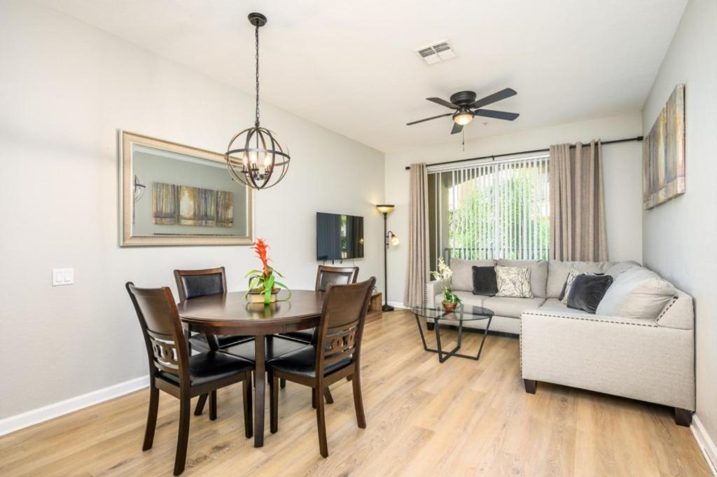 Vista Cay Deluxe Condo, Near The Parks! - 3002