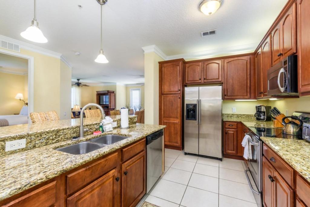 Gorgeous 3 Bed Lakeview, Vista Cay - 1010 Apartment