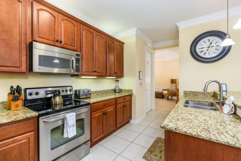 Gorgeous 3 Bed Lakeview, Vista Cay - 1010 Orlando