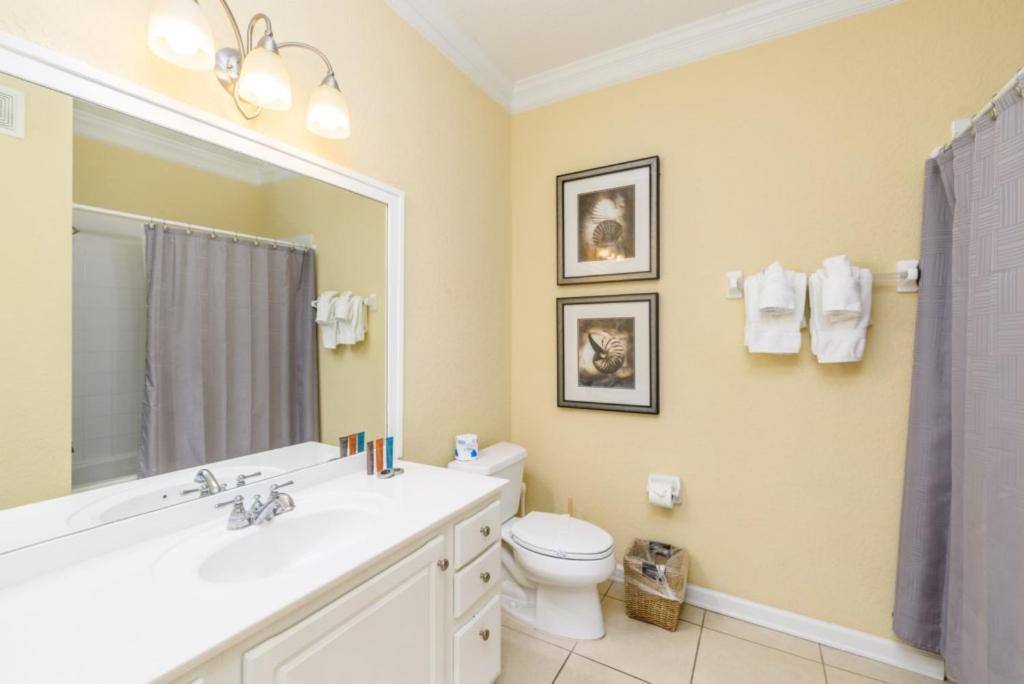 Gorgeous 3 Bed Lakeview, Vista Cay - 1010 *