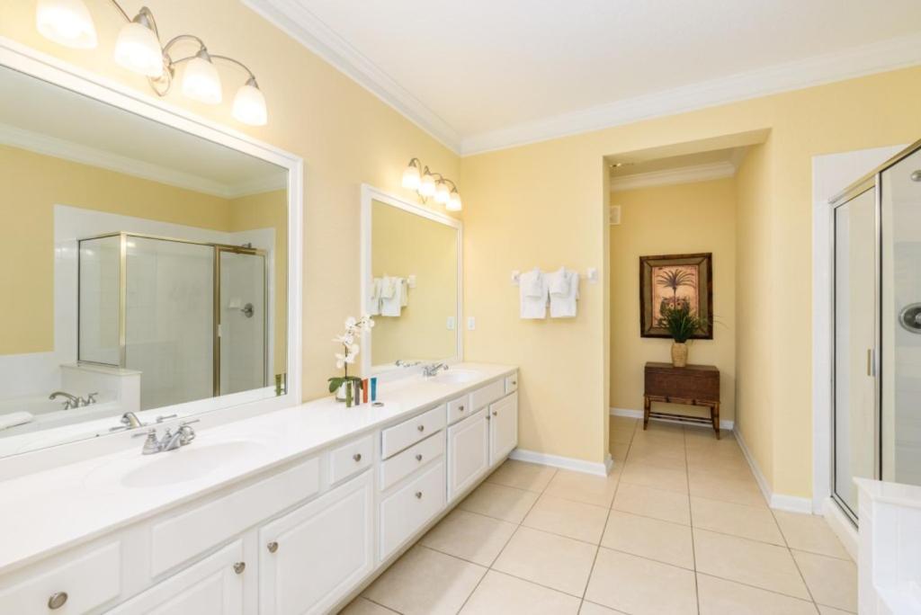 Gorgeous 3 Bed Lakeview, Vista Cay - 1010 * Orlando