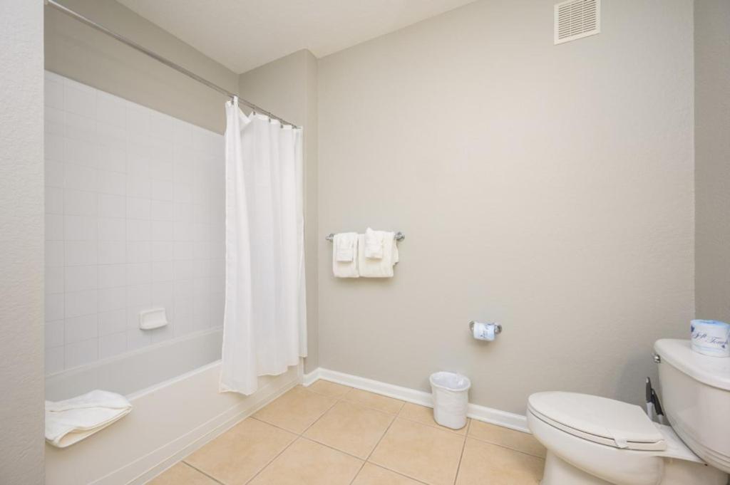 Apartment Vista Cay Deluxe Condo, Near The Parks! - 3002