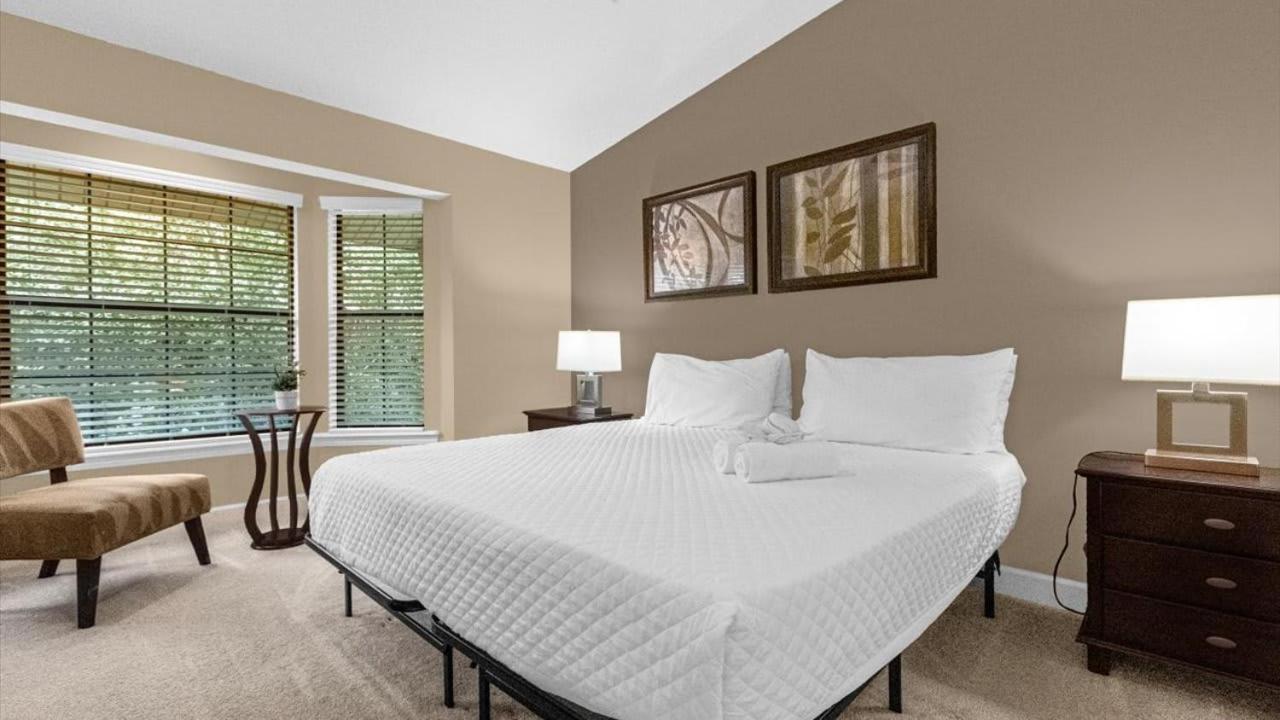 Luxury Townhome - 5 Minutes To *