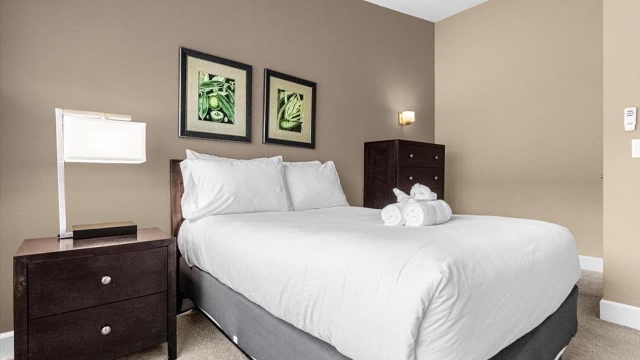 Luxury Townhome - 5 Minutes To