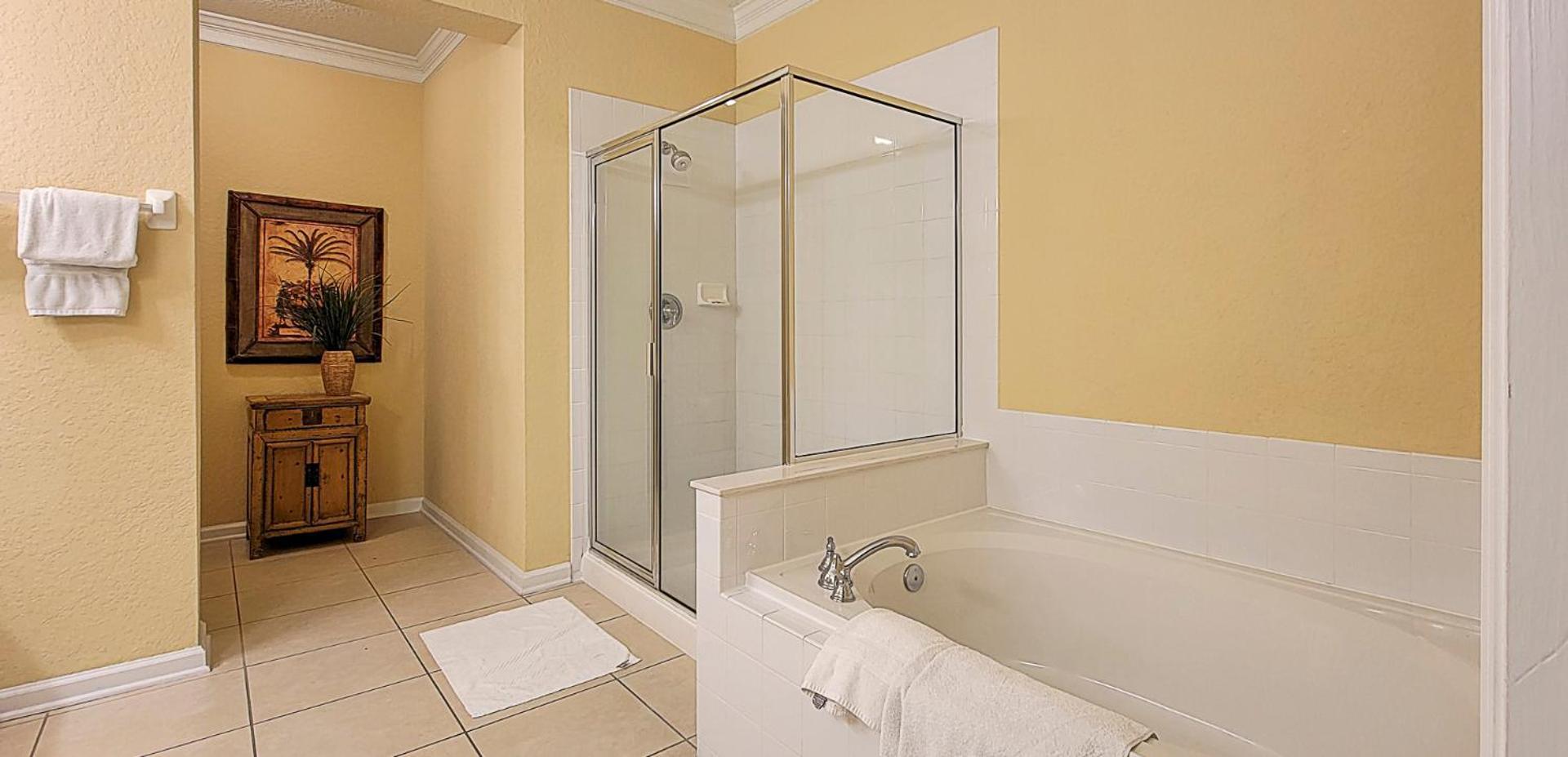 Gorgeous 3 Bed Lakeview, Vista Cay - 1010 Apartment