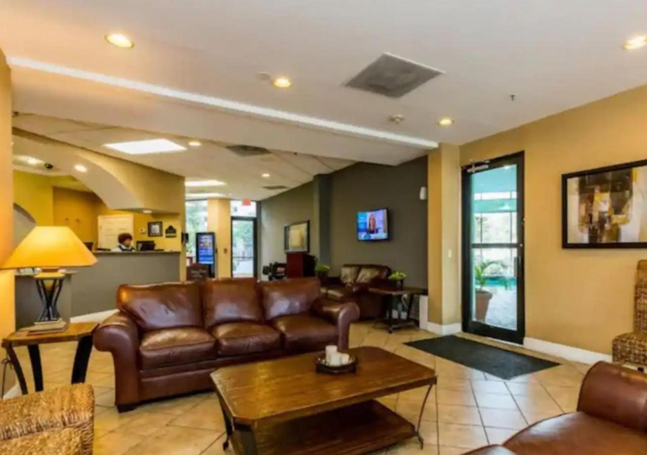 Gorgeous Spot Universal Apartment