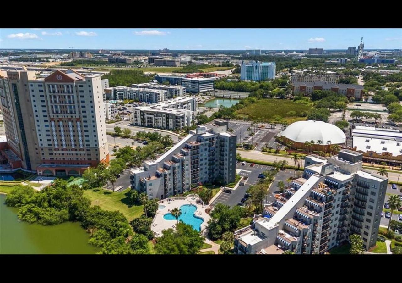 Gorgeous Spot Universal