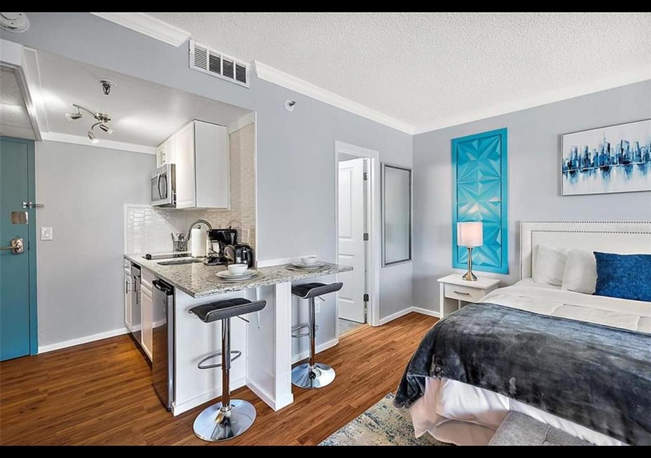 Gorgeous Spot Universal Apartment *